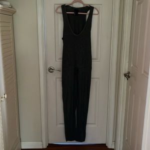 T-Shirt sleeveless jumper. Size small.